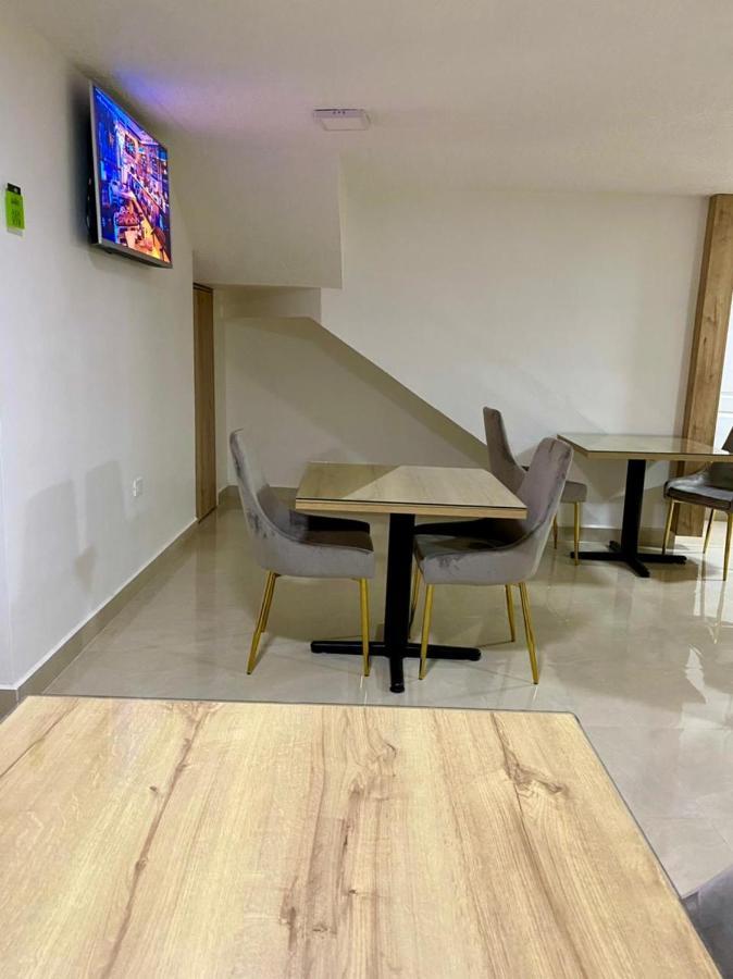 Hotel Wampushkar Zamora Екстериор снимка