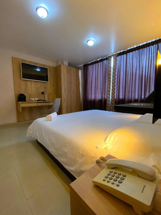 Hotel Wampushkar Zamora Екстериор снимка