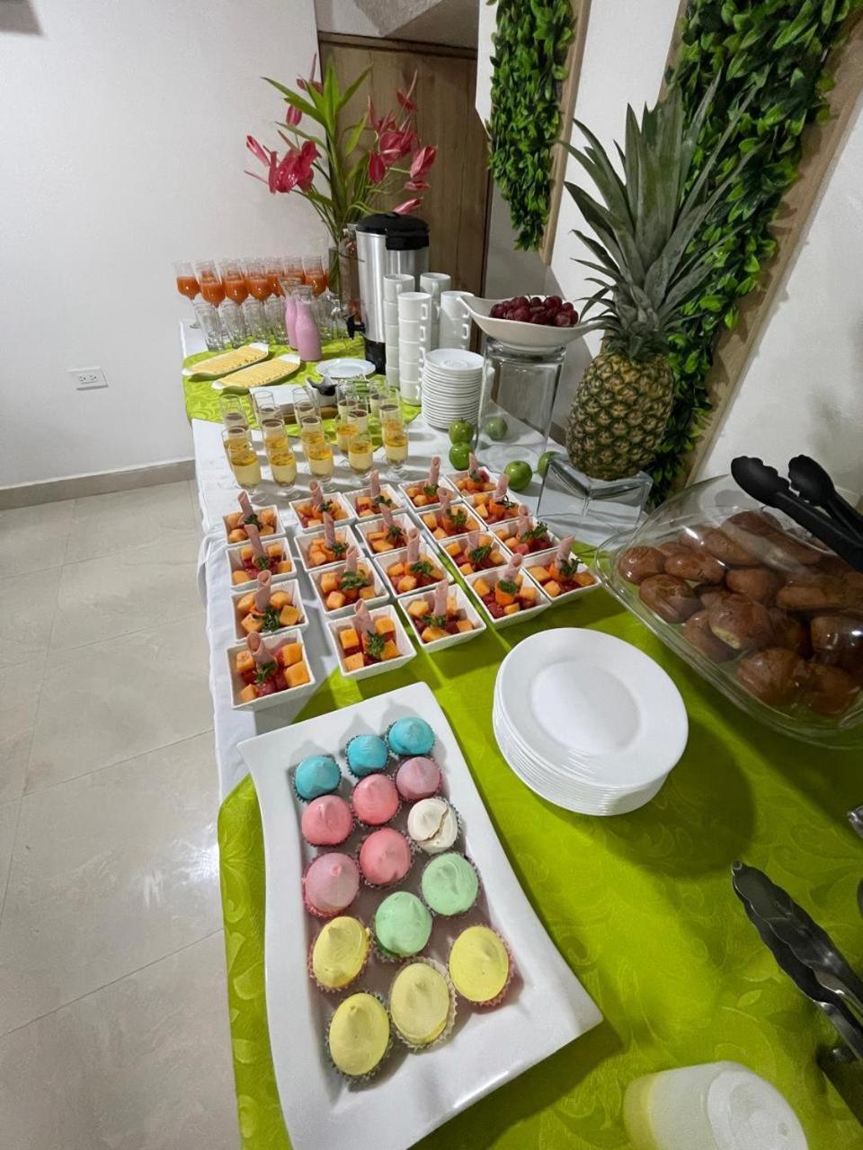 Hotel Wampushkar Zamora Екстериор снимка
